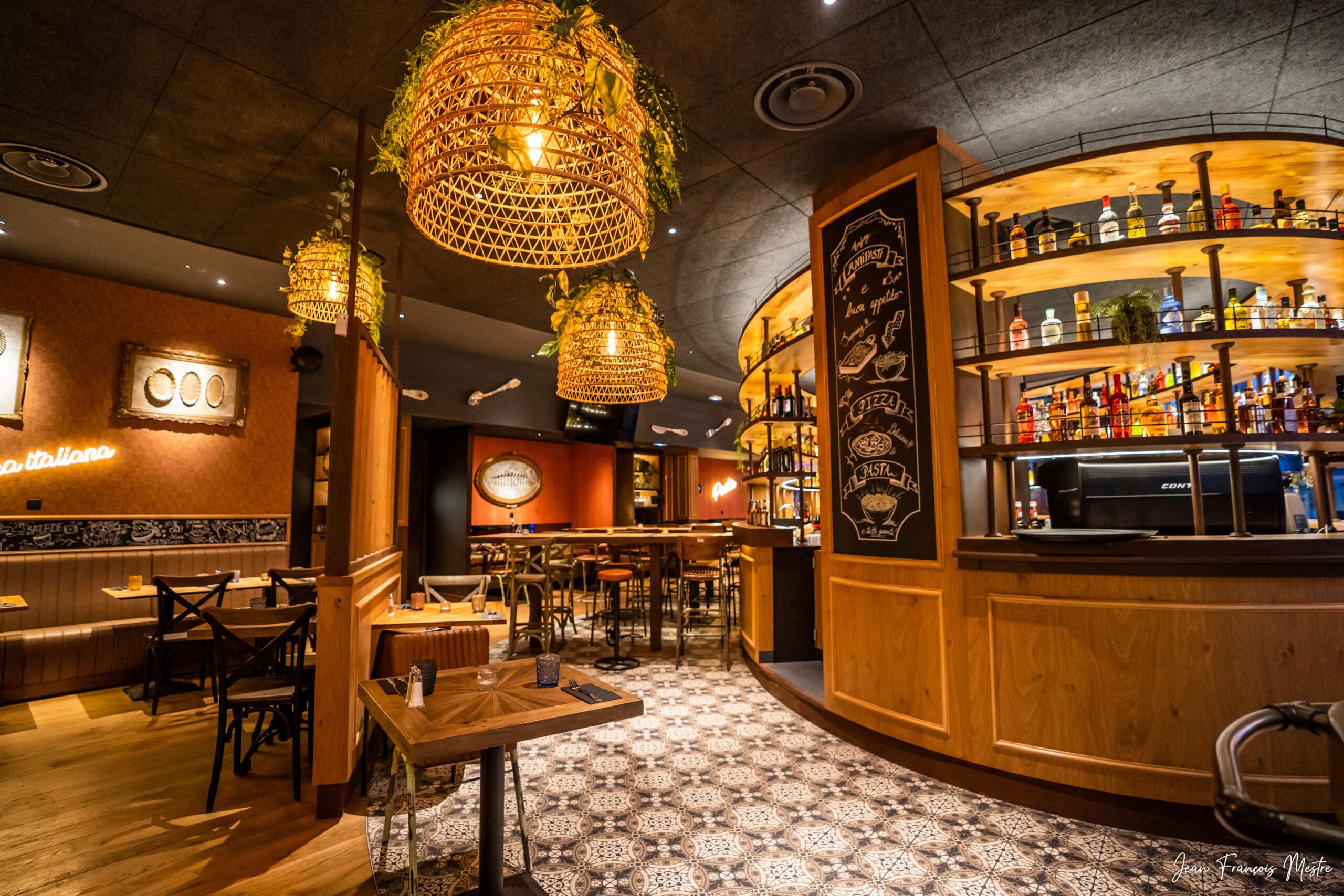 Bar et salle restaurant italien et pizzeria Queen Mamma