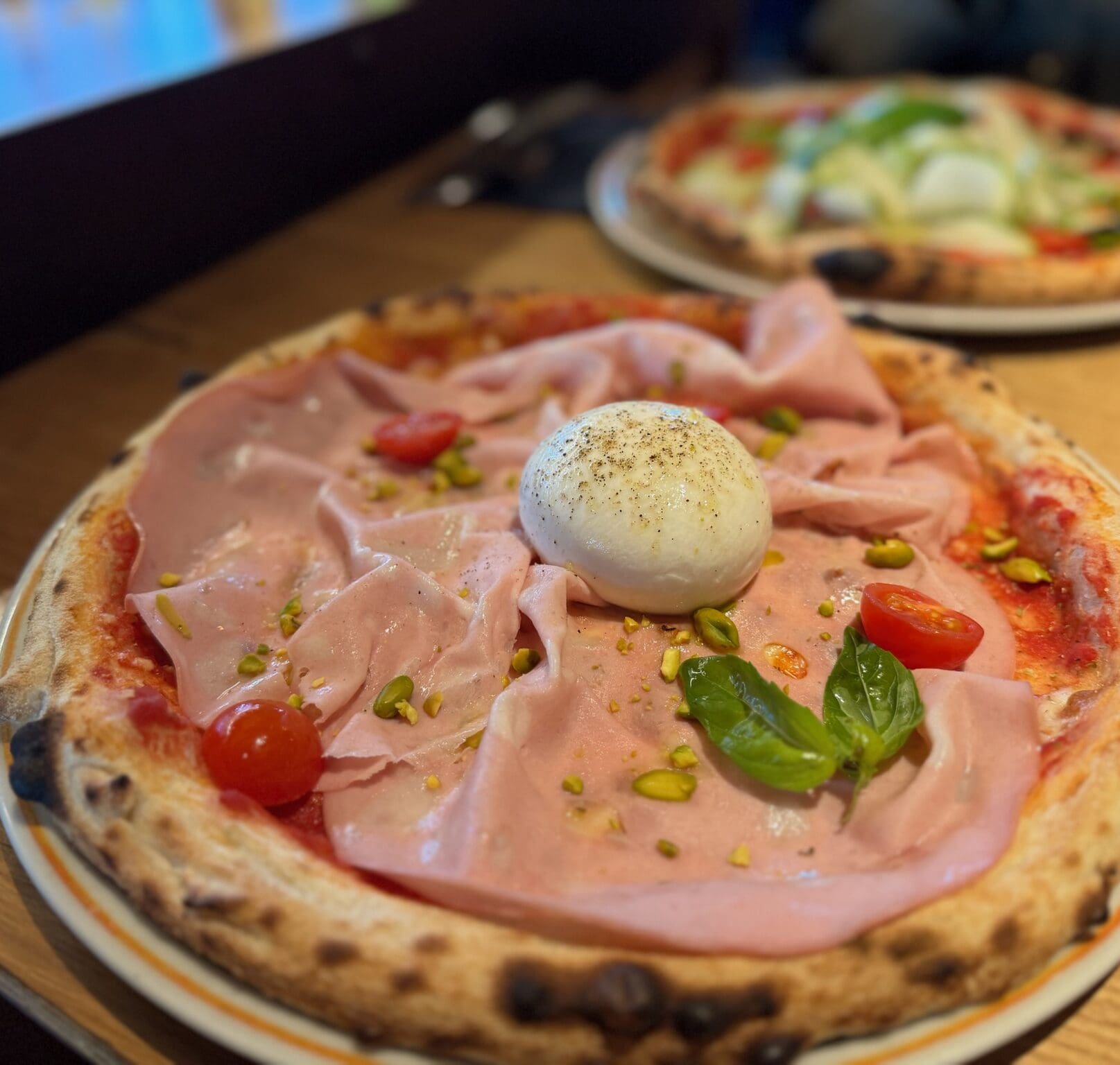 Pizza mortadelle maison, Queen Mamma, restaurant et pizzeria italienne
