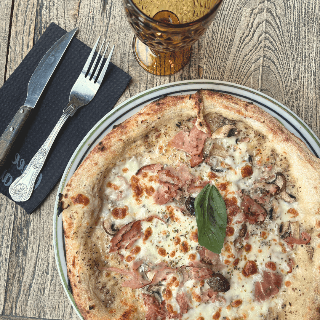 Pizza Truffo servie au restaurant italien Queen Mamma d’Ars-Laquenexy