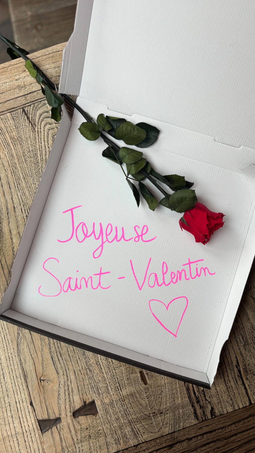 Instagram post from queen_mamma_pizza. This post is in position 0.