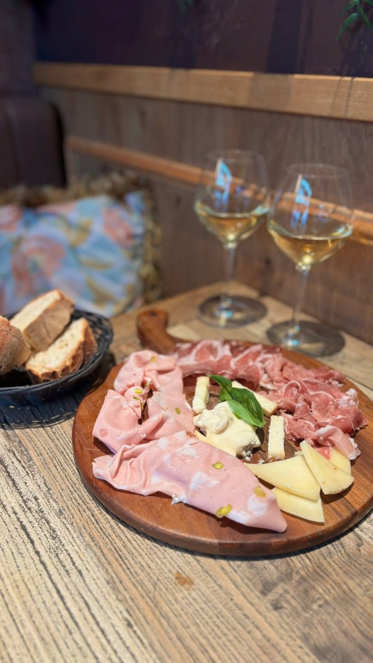 Instagram post from queen_mamma_pizza. This post is in position 3.