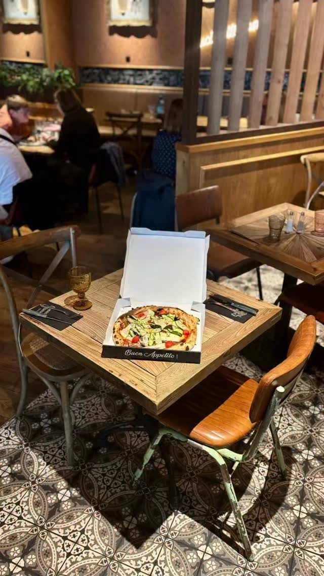 Instagram post from queen_mamma_pizza. This post is in position 1.