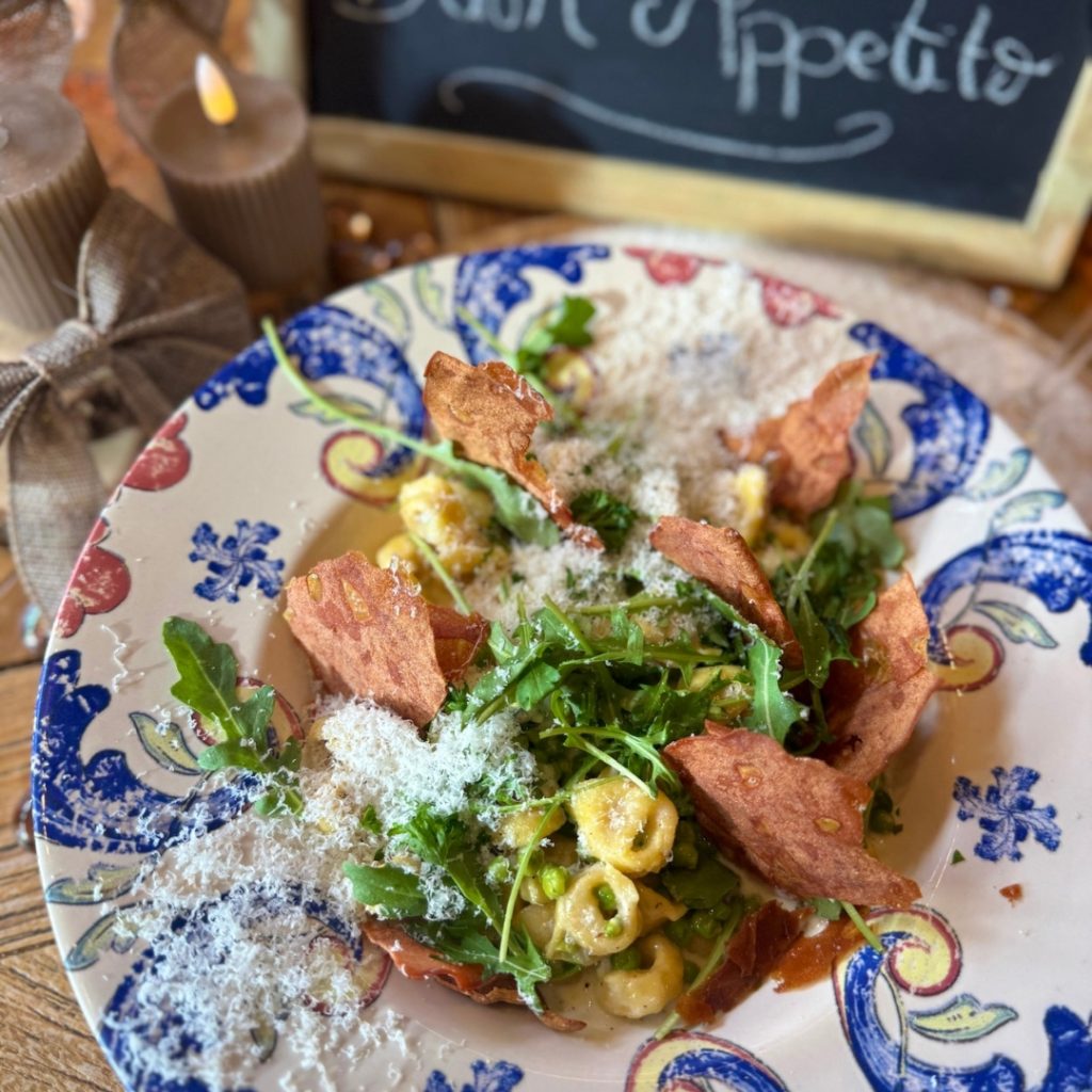 Instagram post from queen_mamma_pizza. This post is in position 0.