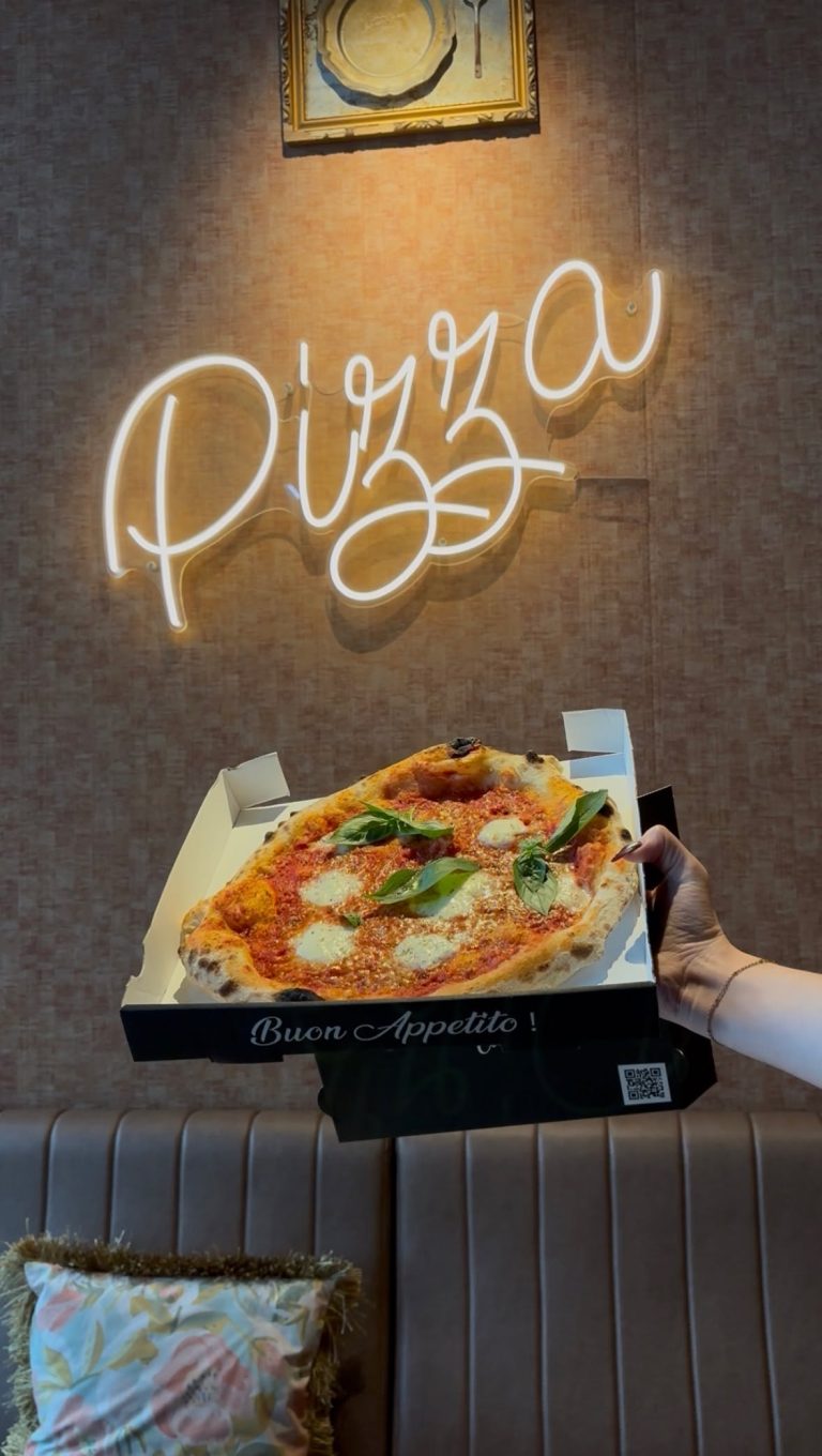 Instagram post from queen_mamma_pizza. This post is in position 1.