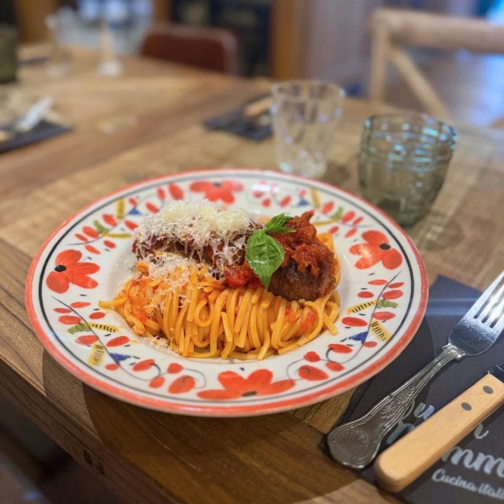 Instagram post from queen_mamma_pizza. This post is in position 0.