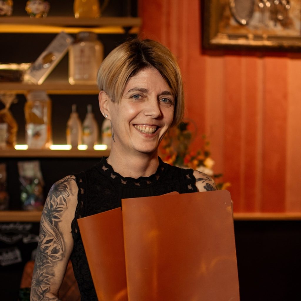 Instagram post from queen_mamma_pizza. This post is in position 2.