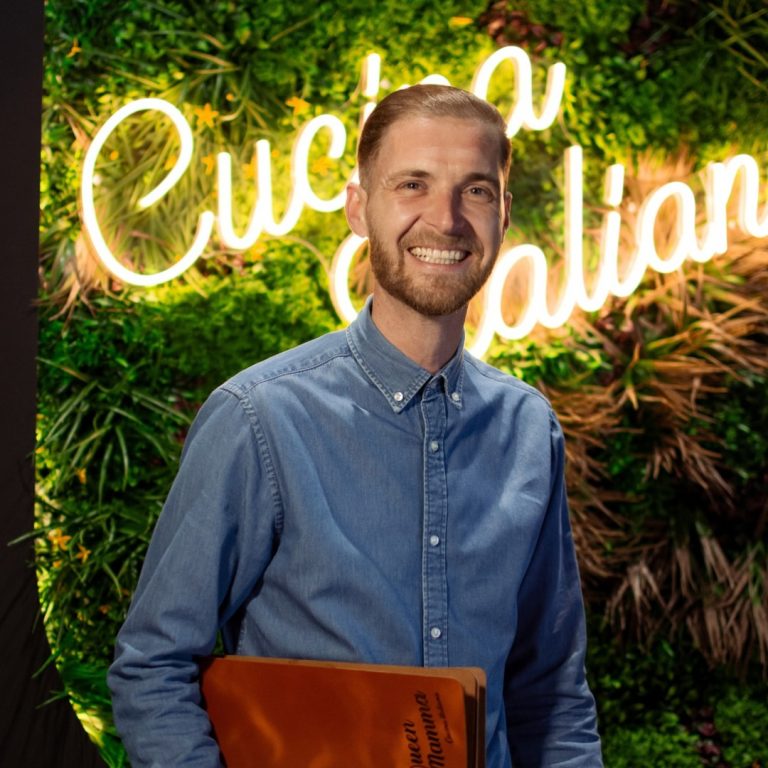 Instagram post from queen_mamma_pizza. This post is in position 6.