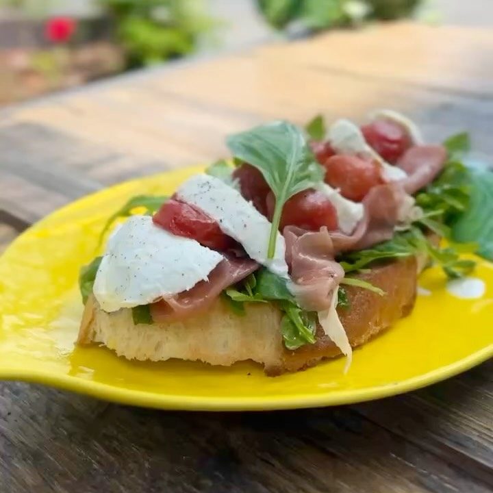 Instagram post from queen_mamma_pizza. This post is in position 1.