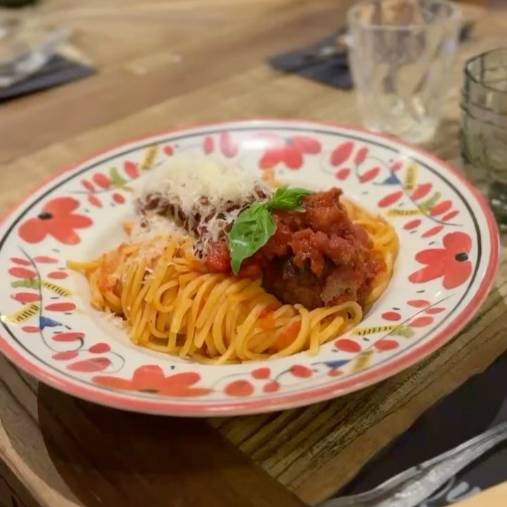 Instagram post from queen_mamma_pizza. This post is in position 1.