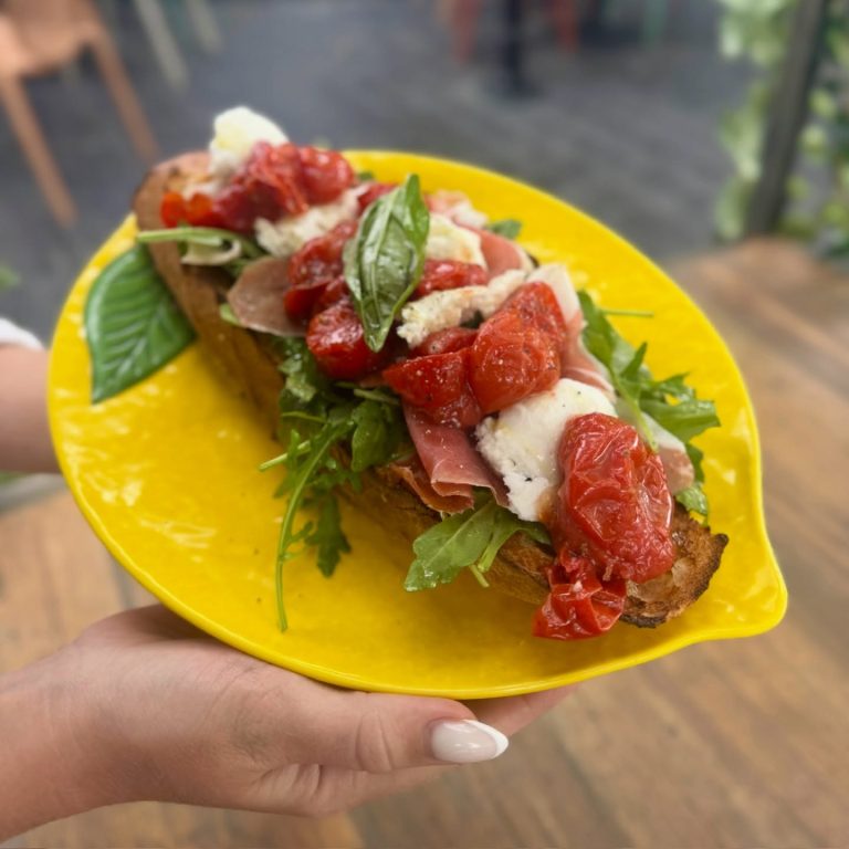 Instagram post from queen_mamma_pizza. This post is in position 1.