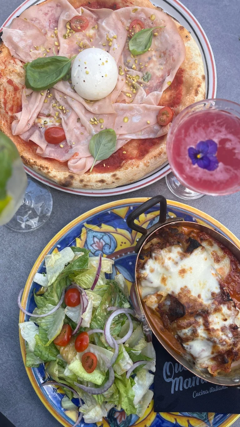 Instagram post from queen_mamma_pizza. This post is in position 0.