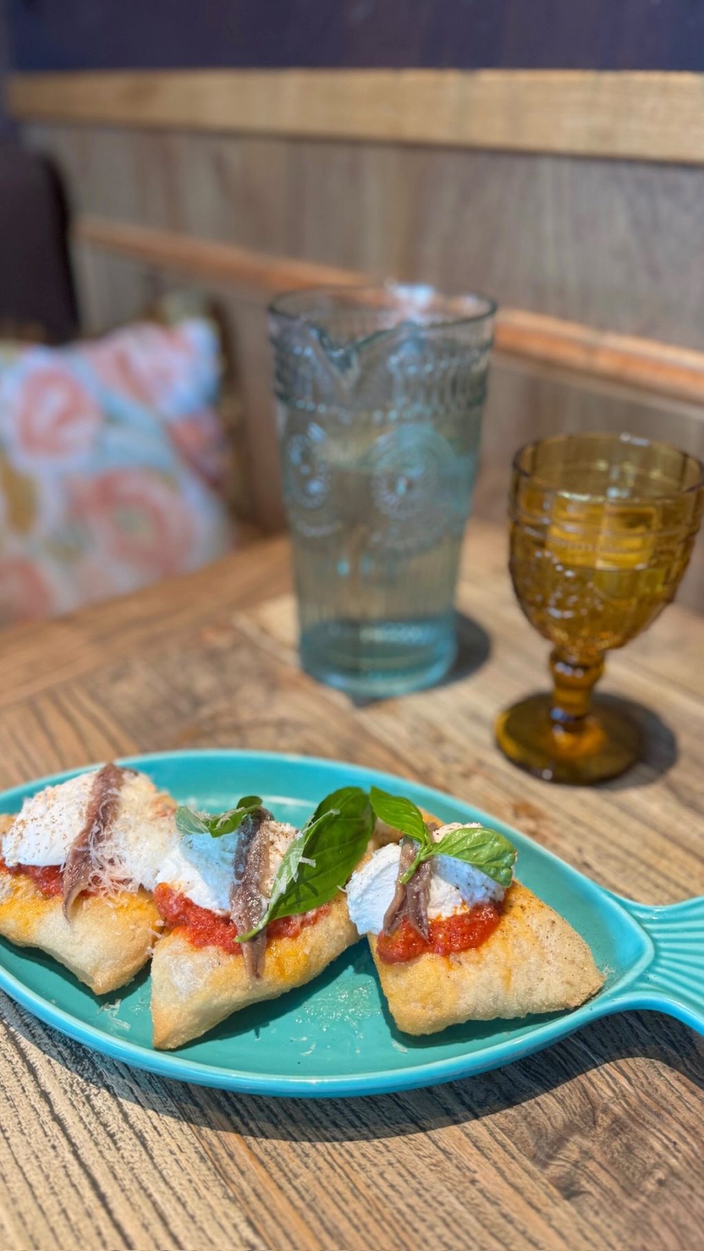 Instagram post from queen_mamma_pizza. This post is in position 0.