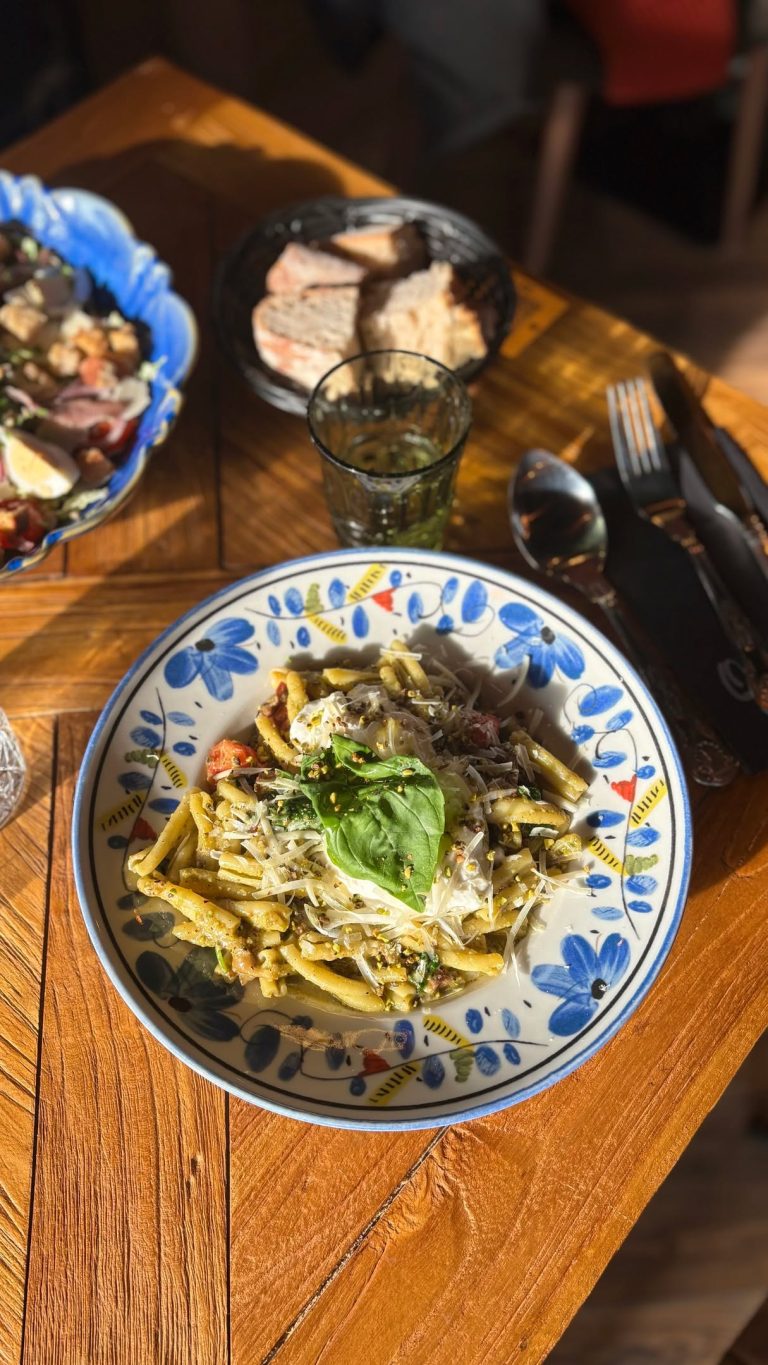 Instagram post from queen_mamma_pizza. This post is in position 8.